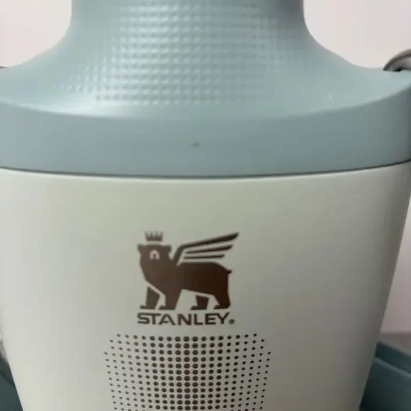 Stanley 1913 23 fl oz. Cross Bottle in the Mist Quartz Insulated Stainless Steel - Picture 14 of 16